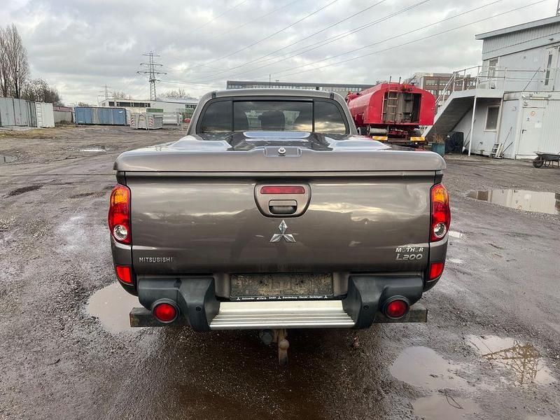 Gebraucht Mitsubishi L200 Intense 178 PS (130 kW) 2011 Braun Pickup