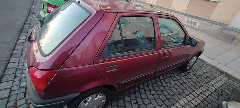 Gebraucht Ford Fiesta 60 PS (44 kW) 1992 Rot Limousine