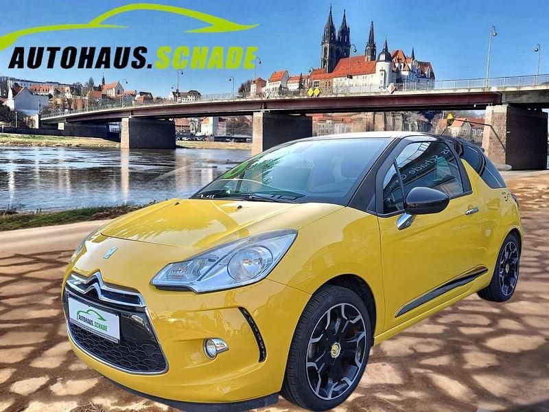 Lack gelb pegase + schwarz ony Gebraucht 2011 Citroën DS3 Sport Chic Limousine | 6.995 € (Teuer) - Bild 1/4