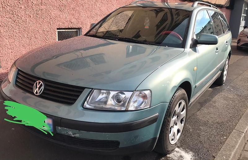 Gebraucht VW Passat 125 PS (91 kW) 2010 Blau Kombi