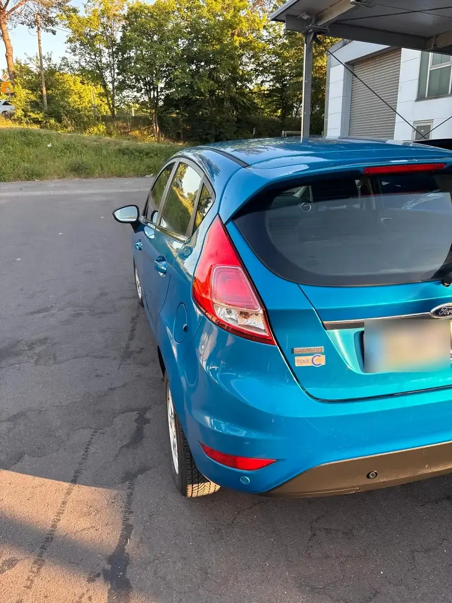 Gebraucht Ford Fiesta Titanium 101 PS (74 kW) 2012 Blau Kleinwagen