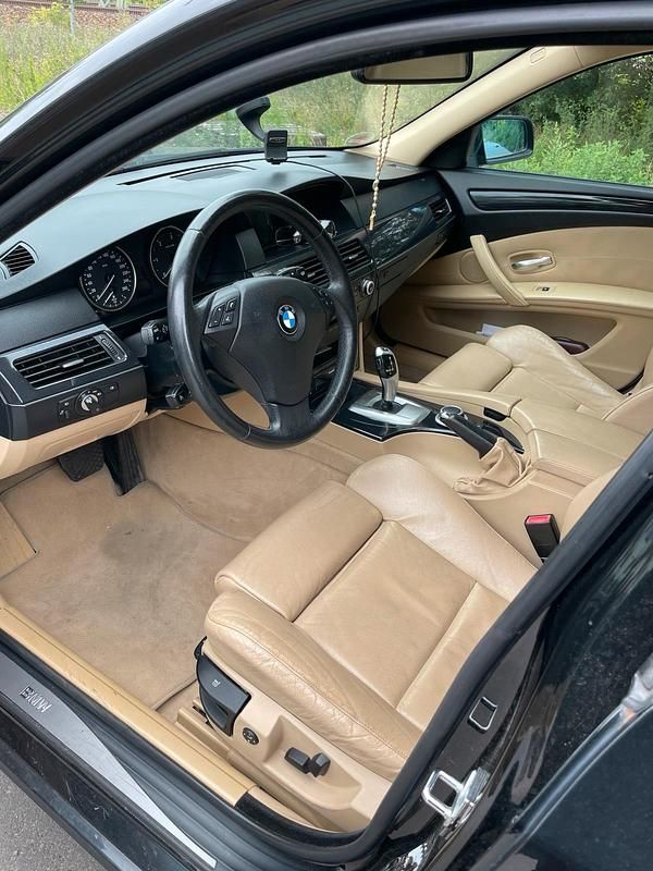Gebraucht BMW 525 197 PS (144 kW) 2008 Schwarz Kombi