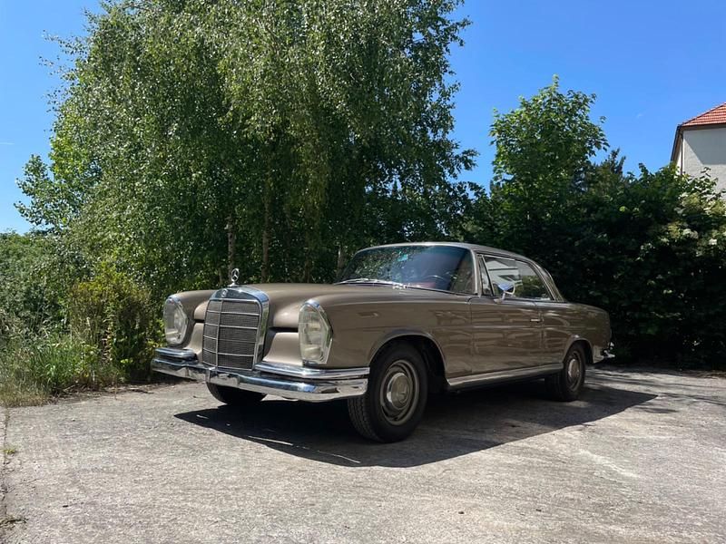 Andere farben Gebraucht 1966 Mercedes W111 Coupé | 40.000 € - Bild 1/4