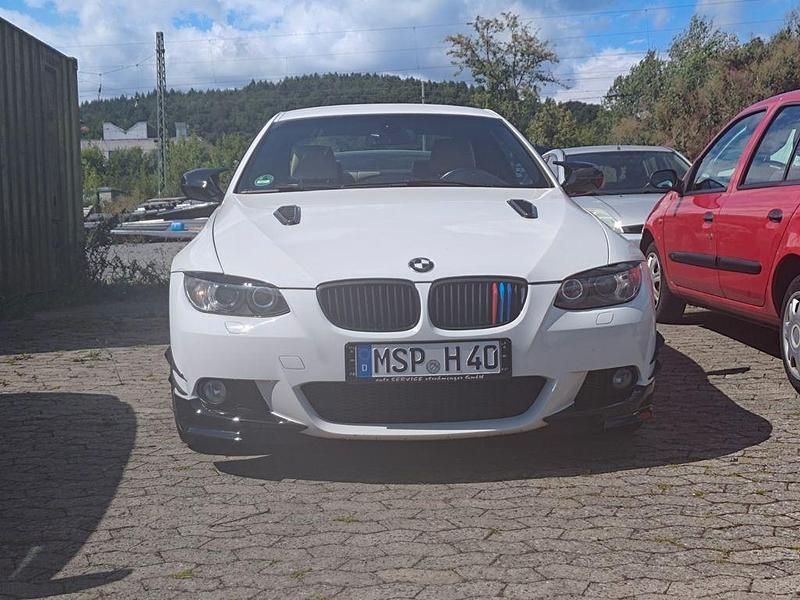 Weiß Gebraucht 2009 BMW 320 Sport Line Coupé | 5.750 € (Guter Preis) - Bild 1/4