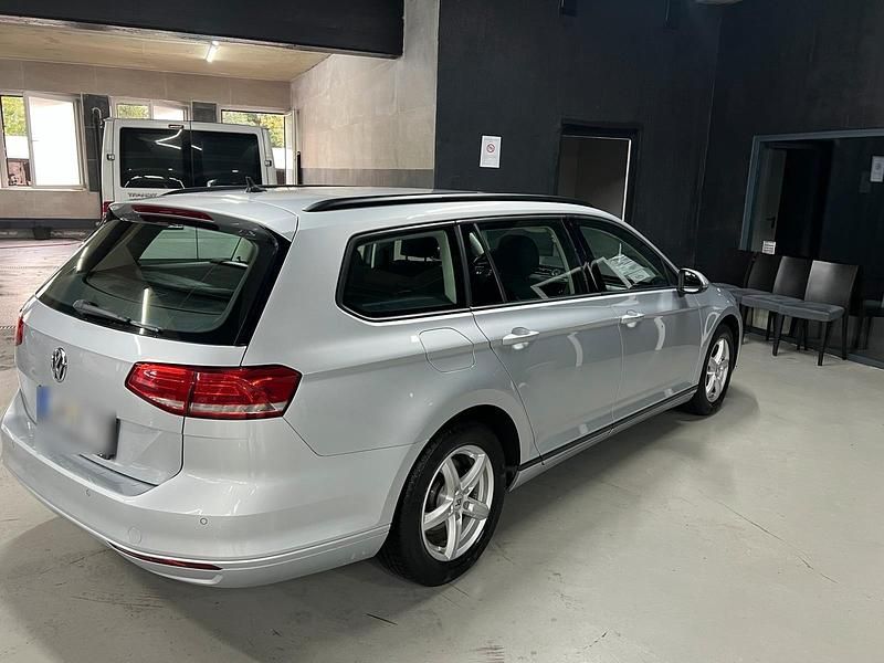 Gebraucht VW Passat 150 PS (110 kW) 2018 Silber Kombi