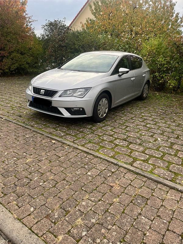 Grau Gebraucht 2017 Seat Leon Kleinwagen | 11.500 € (Fairer Preis) - Bild 1/4