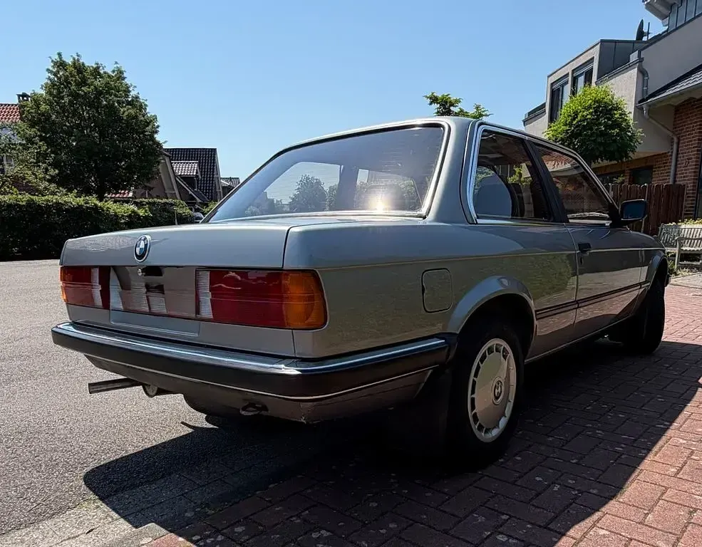 Gebraucht BMW 318 102 PS (75 kW) 1987 Gold Limousine