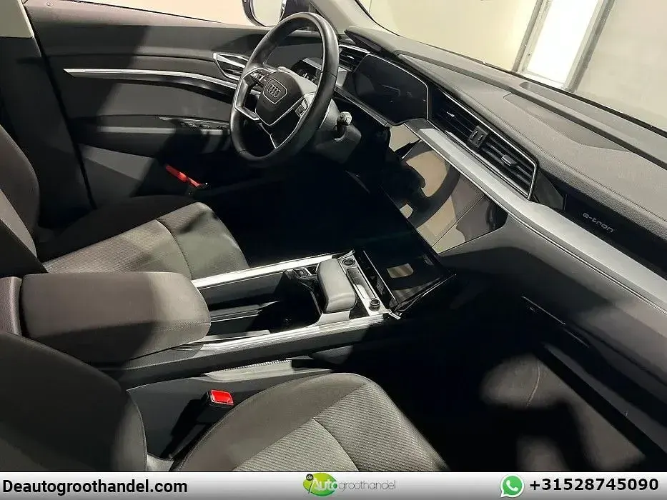 Gebraucht Audi e-tron Business 300 kW (408 PS) 2021 Grau SUV