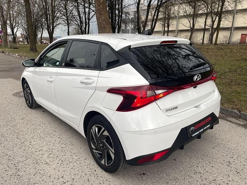Gebraucht Hyundai i20 Edition 30 101 PS (74 kW) 2021 Weiß Kleinwagen