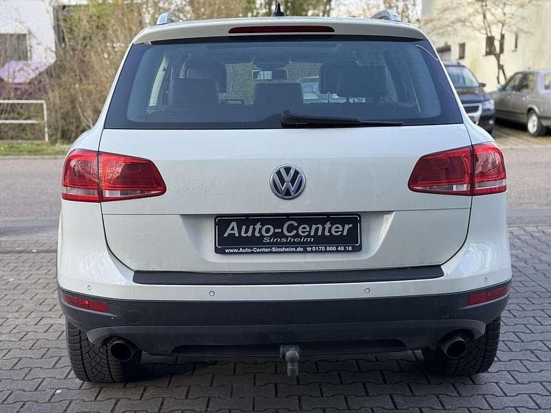 Gebraucht VW Touareg 239 PS (175 kW) 2011 Campanellaweiss SUV