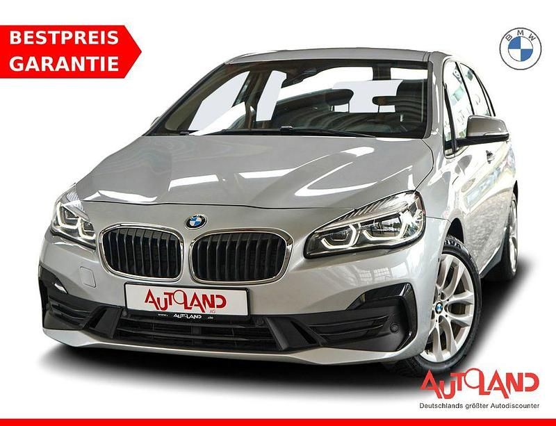 Grau Gebraucht 2021 BMW 225 Van / Kleinbus | 21.990 € (Fairer Preis) - Bild 1/4