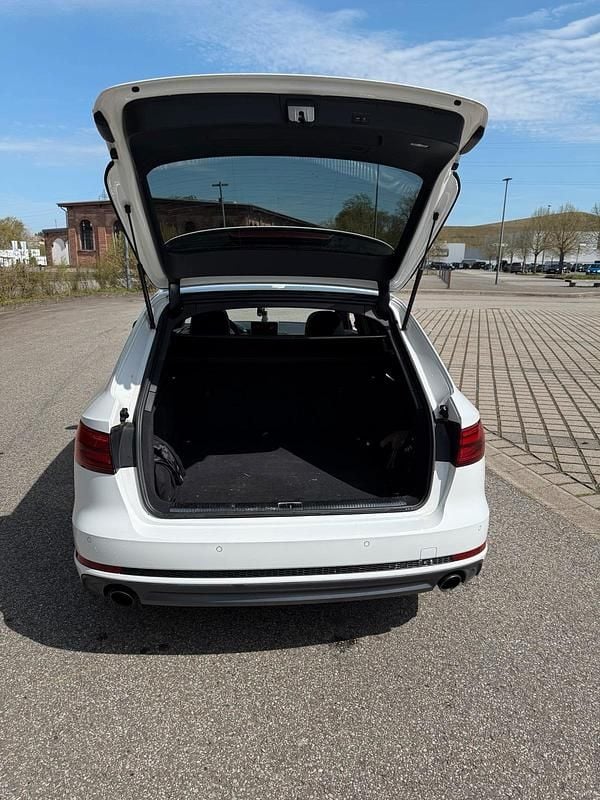 Używany Audi A4 Ambiente 190 KM (139 kW) 2016 Biały Kombi