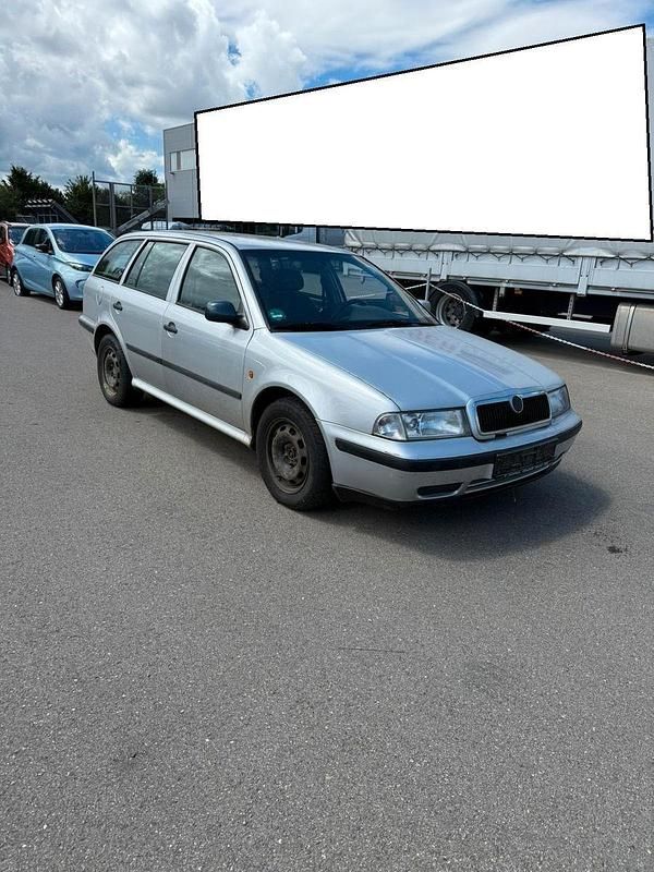 Silber Gebraucht 1999 Skoda Octavia Kombi | 250 € (Superpreis) - Bild 1/4