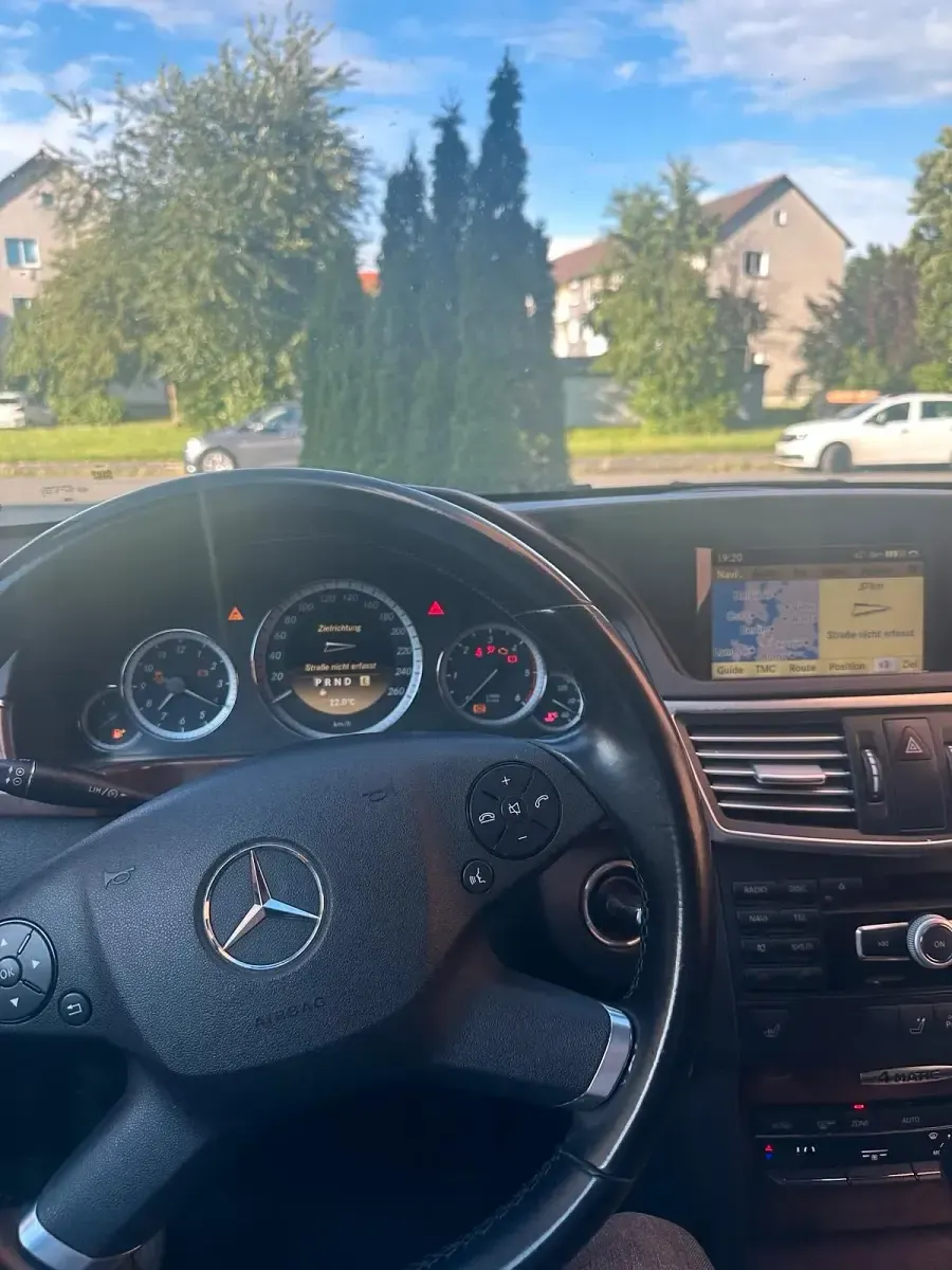 Gebraucht Mercedes E250 204 PS (150 kW) 2011 Grau Kombi