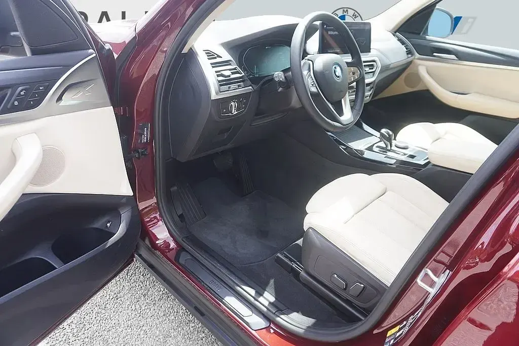 Gebraucht BMW X3 Sport Line 292 PS (214 kW) 2024 Aventurinrot SUV