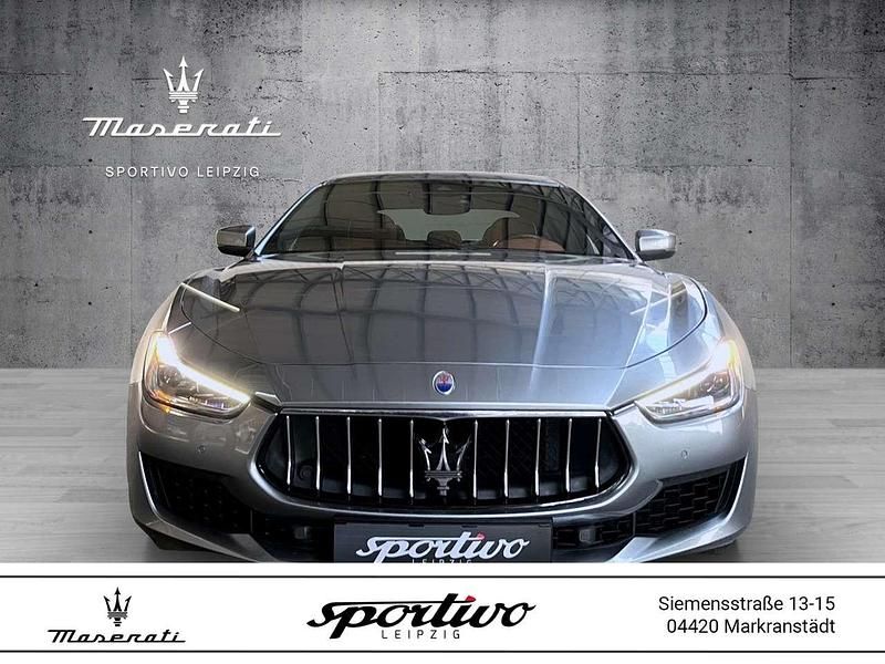 Grau Gebraucht 2021 Maserati Ghibli GT Coupé | 45.111 € (Teuer) - Bild 1/4