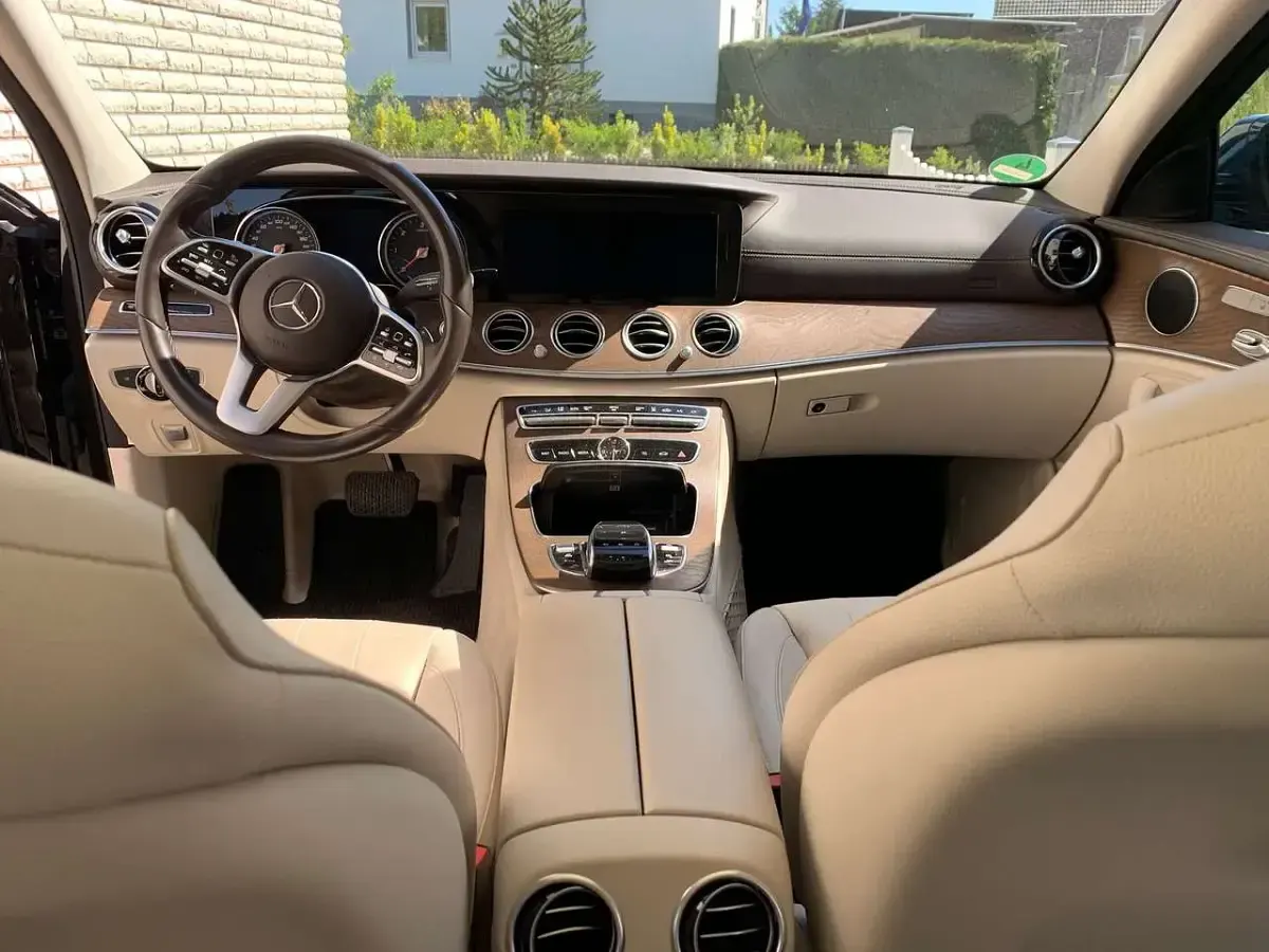 Second-hand Mercedes E300 306 CP (225 kW) 2020 Negru Break