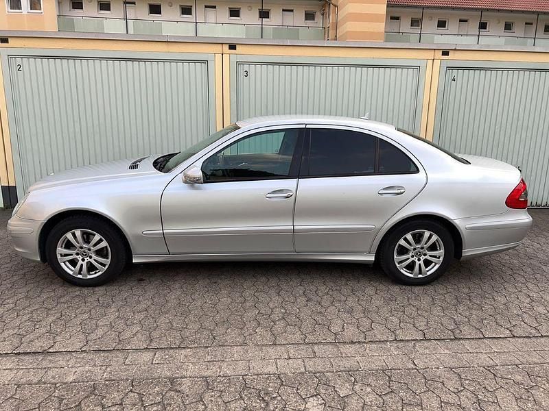 Gebraucht Mercedes E200 Classic 184 PS (135 kW) 2008 Grau Limousine