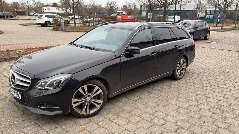 Gebraucht Mercedes E220 Edition 170 PS (125 kW) 2016 Schwarz Limousine