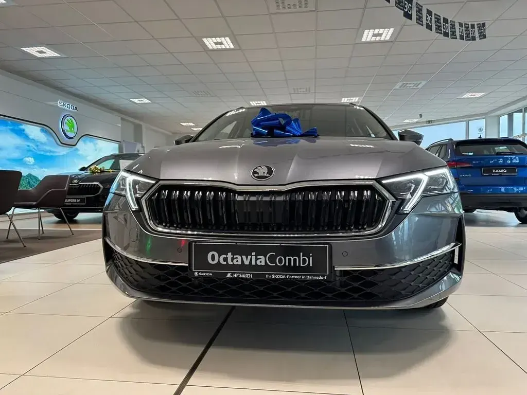 Gebraucht Skoda Octavia 150 PS (110 kW) 2025 Grau Kombi