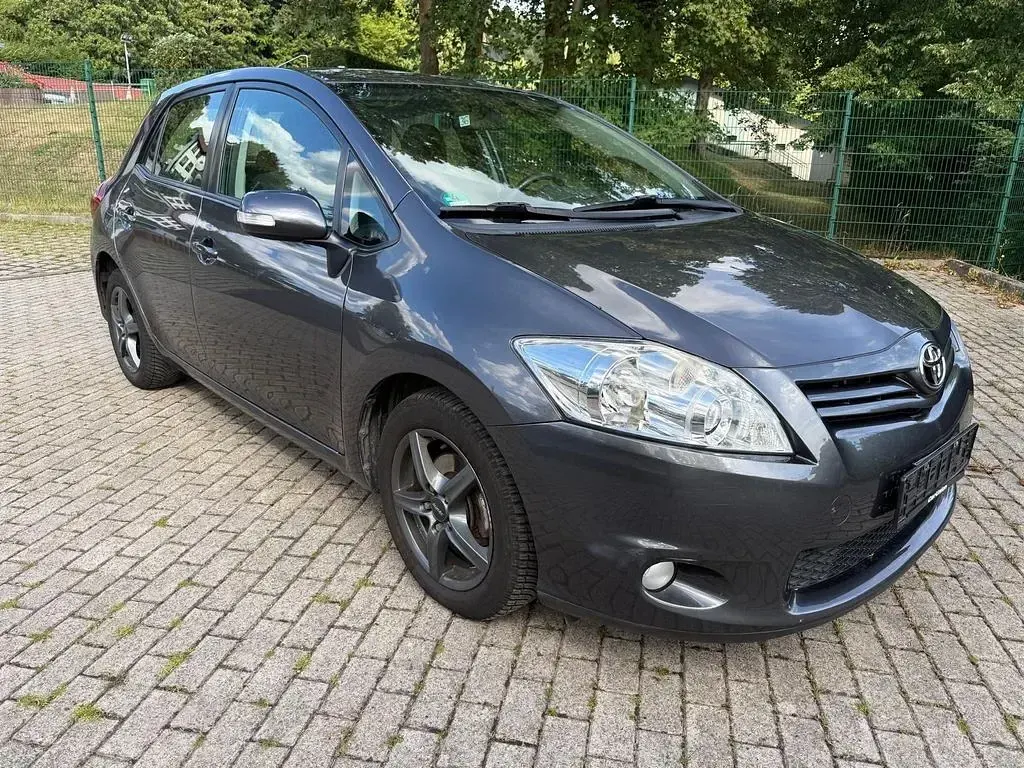 Gebraucht Toyota Auris 132 PS (97 kW) 2010 Grau Kleinwagen