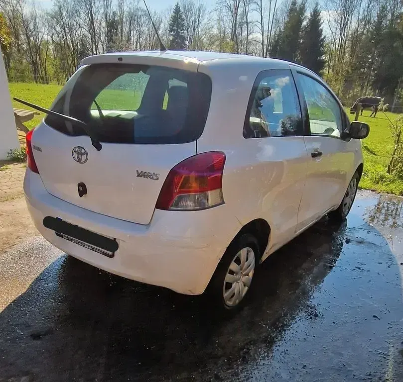 Gebraucht Toyota Yaris 69 PS (50 kW) 2009 Weiß Kleinwagen