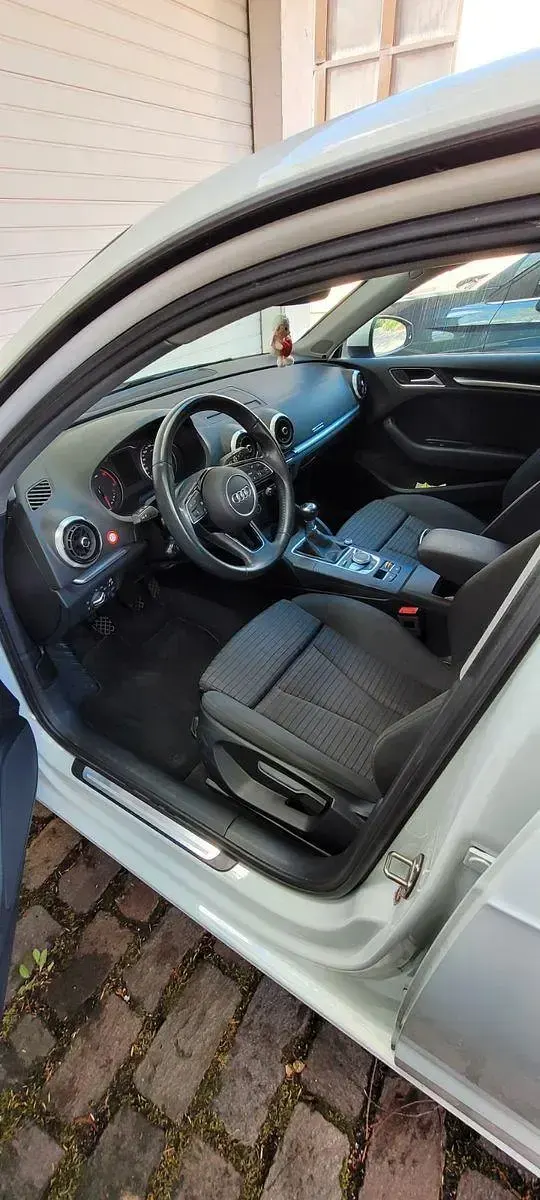 Gebraucht Audi A3 116 PS (85 kW) 2018 Weiß Limousine