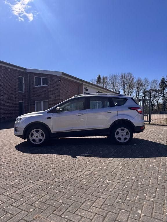 Usado Ford Kuga 150 HP (110 kW) 2019 Prateado SUV