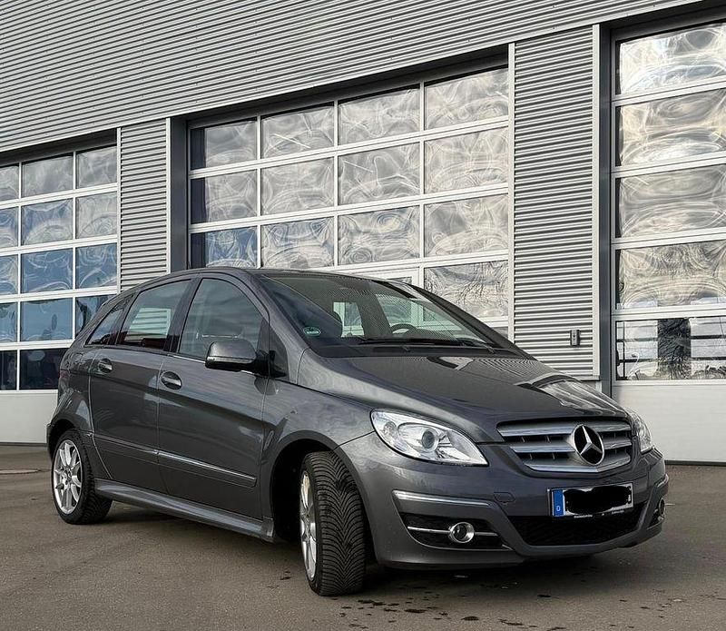 Grau Gebraucht 2009 Mercedes B200 Sport Van / Kleinbus | 5.999 € (Guter Preis) - Bild 1/4