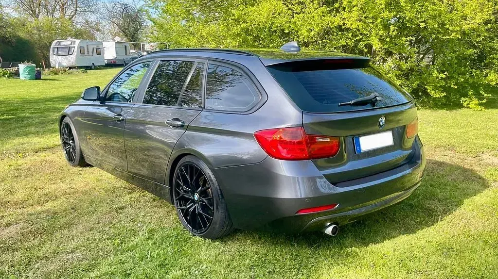 Gebraucht BMW 320 184 PS (135 kW) 2012 Grau Kombi