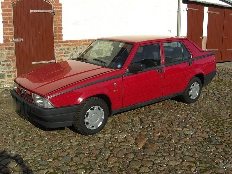 Gebraucht Alfa Romeo 75 120 PS (88 kW) 1990 Rot Limousine