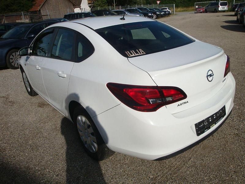 Occasion Opel Astra Edition 110 ch (80 kW) 2015 Blanc Berline