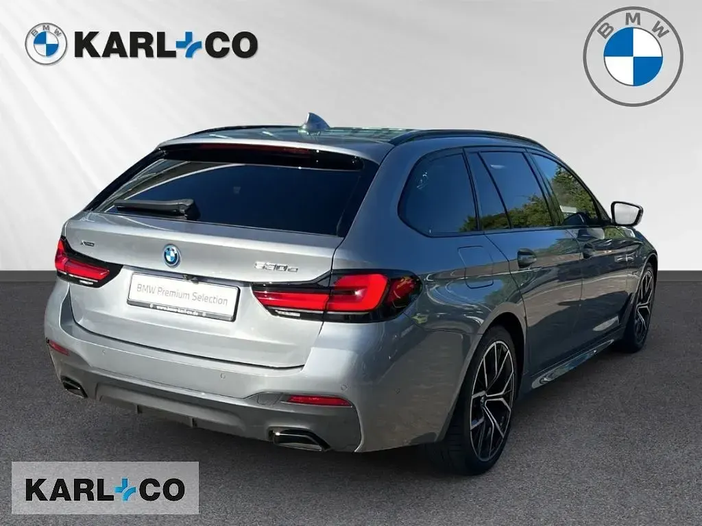 Gebraucht BMW 530e M Sport 292 PS (214 kW) 2023 Grau Kombi