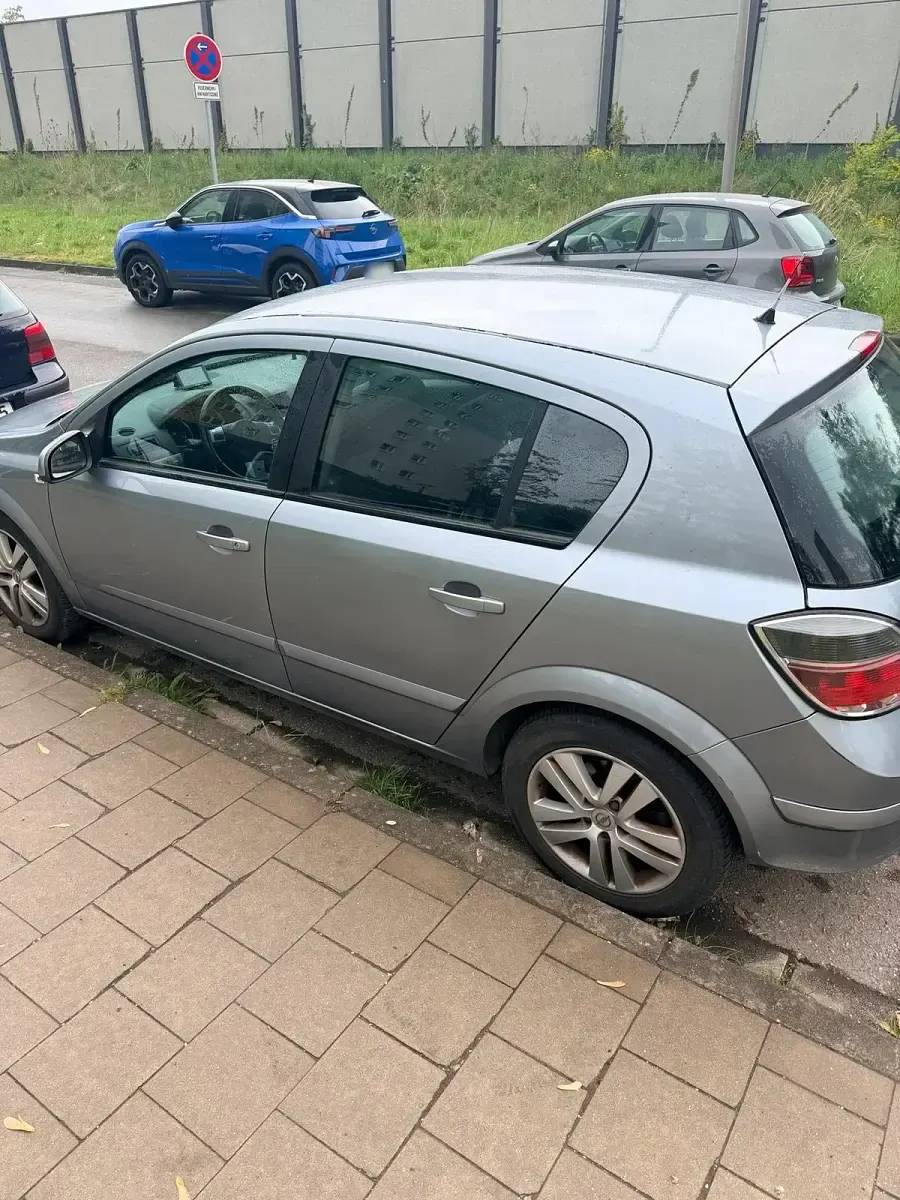Gebraucht Opel Astra 115 PS (84 kW) 2008 Silber Limousine
