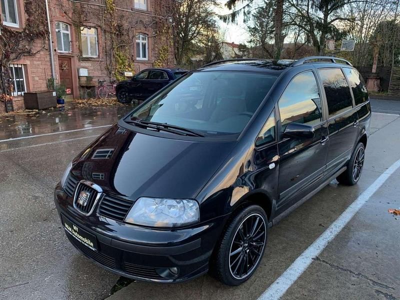 Schwarz Gebraucht 2009 Seat Alhambra Reference Van / Kleinbus | 8.900 € - Bild 1/3