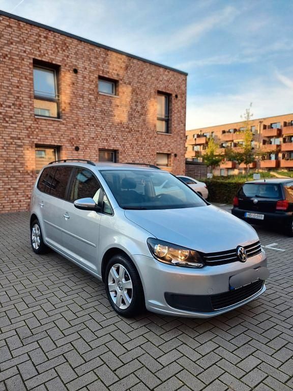 Grau Gebraucht 2014 VW Touran Comfortline Van / Kleinbus | 6.900 € (Superpreis) - Bild 1/4