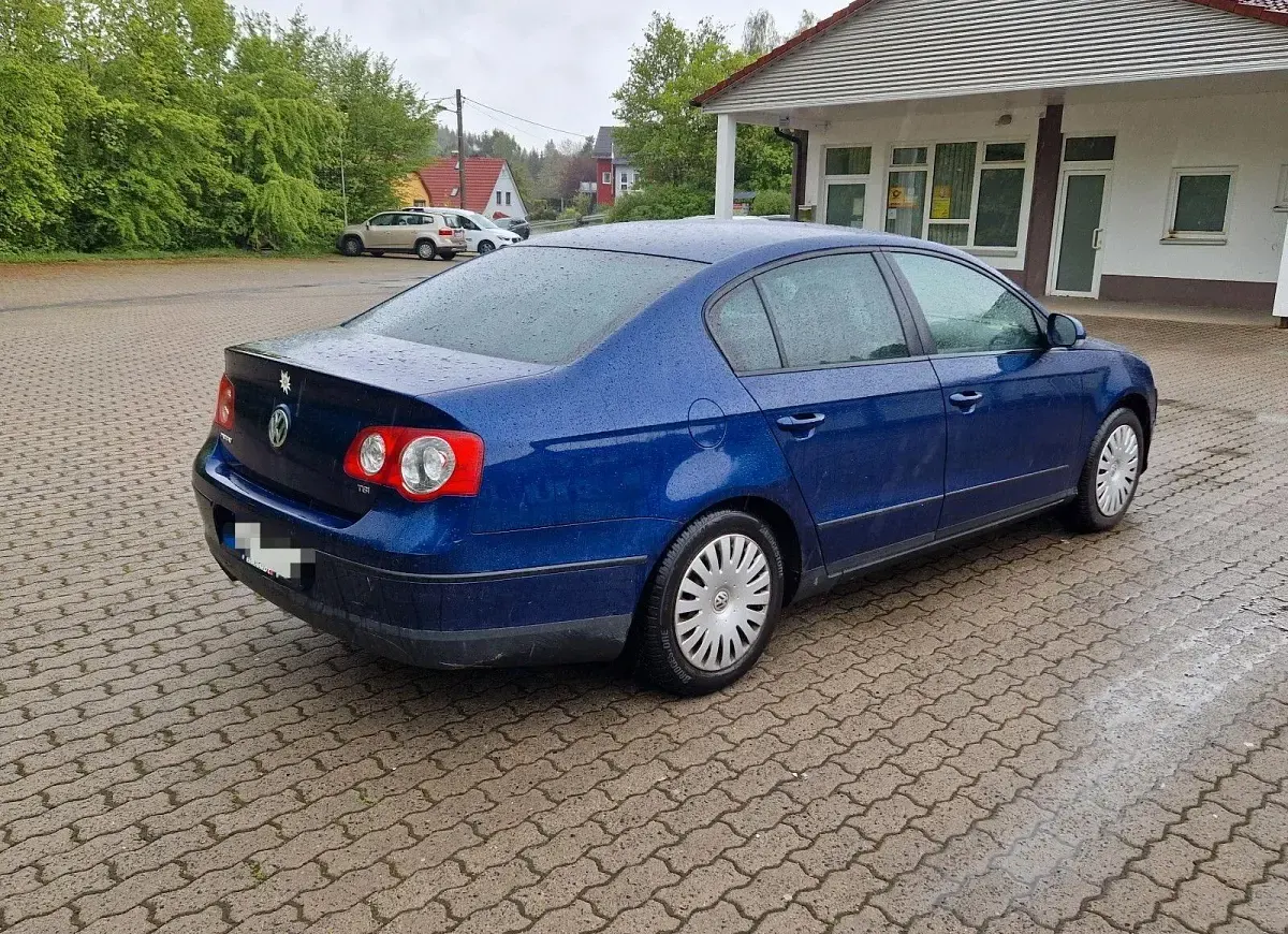 Gebraucht VW Passat 160 PS (117 kW) 2009 Blau Limousine