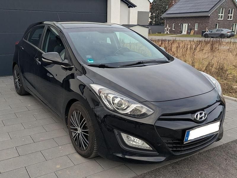 Schwarz Gebraucht 2013 Hyundai i30 Limousine | 3.800 € (Fairer Preis) - Bild 1/4