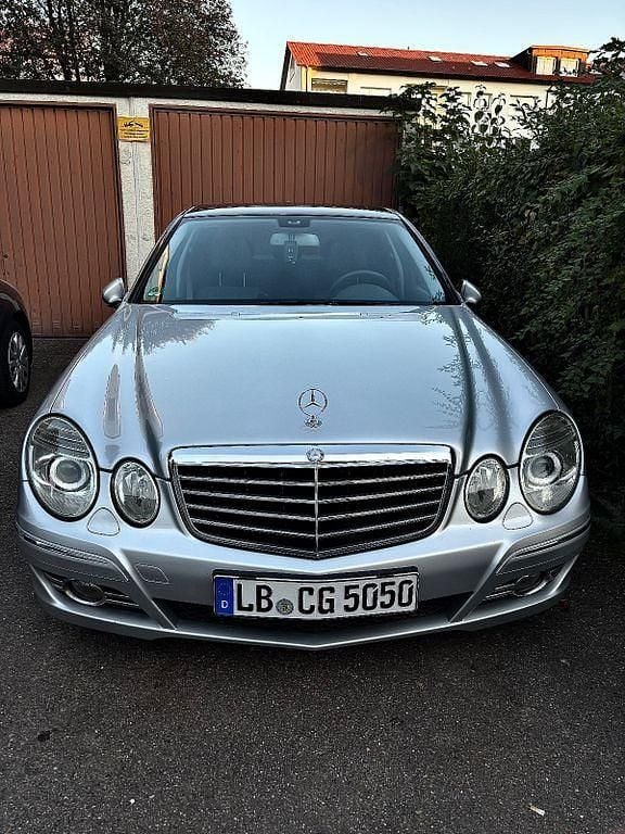 Silber Gebraucht 2007 Mercedes E280 Avantgarde Limousine | 7.600 € (Fairer Preis) - Bild 1/4