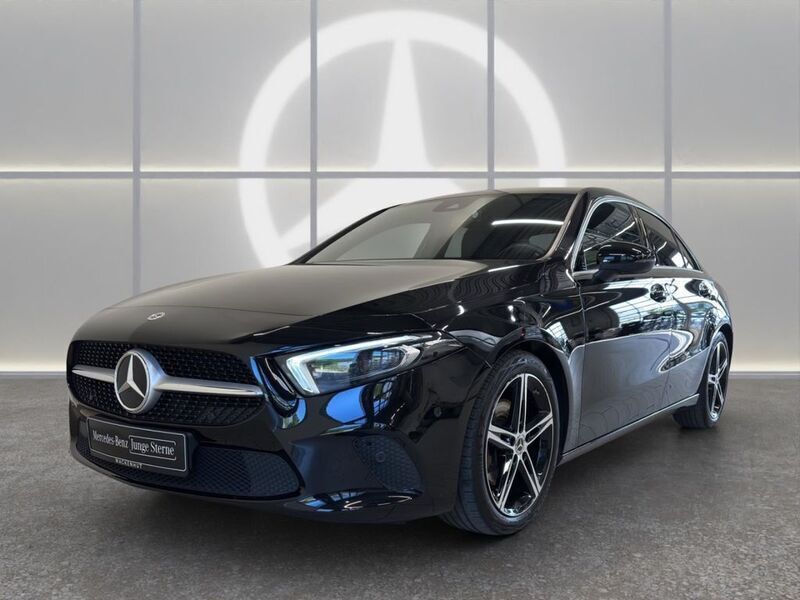Schwarz Gebraucht 2022 Mercedes A200 Progressive Limousine | 26.990 € (Fairer Preis) - Bild 1/4