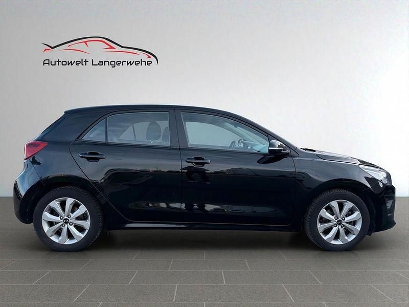 Second-hand Kia Rio Vision 84 CP (61 kW) 2021 Negru Berlinǎ