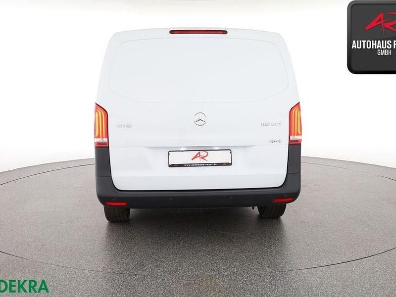 Gebraucht Mercedes Vito 163 PS (119 kW) 2021 Arktikweiss Van