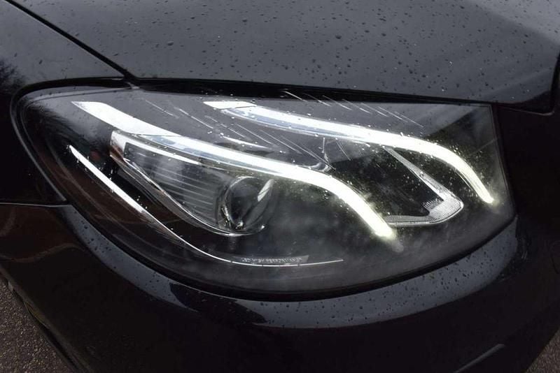 Gebraucht Mercedes E220 AMG 194 PS (142 kW) 2018 Schwarz Coupé