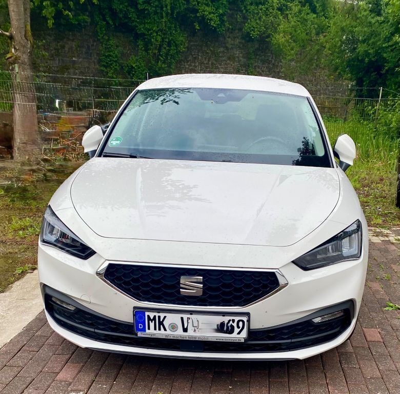 Weiß Gebraucht 2021 Seat Leon Style Limousine | 14.700 € (Guter Preis) - Bild 1/4