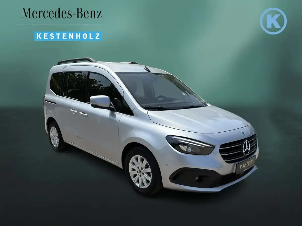 Gebraucht Mercedes T180 Progressive 116 PS (85 kW) 2025 Helvinsilber Van / Kleinbus