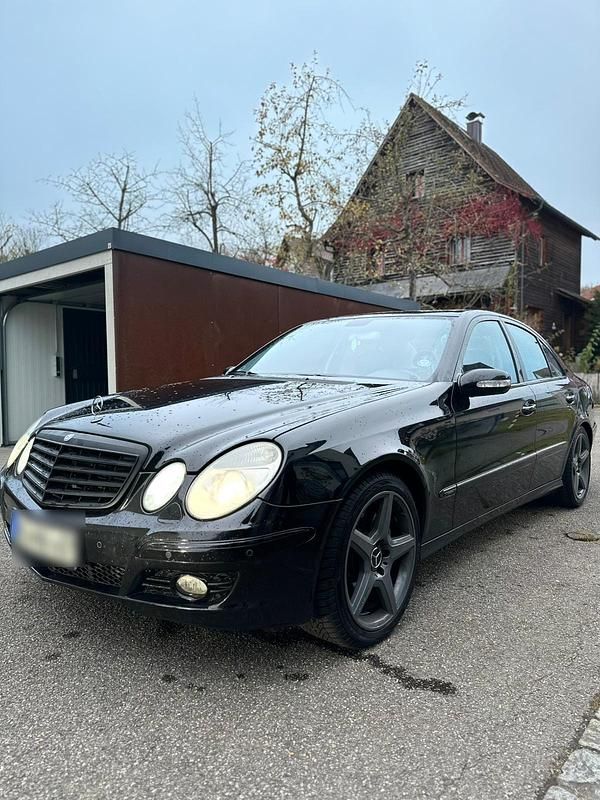 Schwarz Gebraucht 2005 Mercedes E320 Limousine | 6.999 € (Fairer Preis) - Bild 1/4
