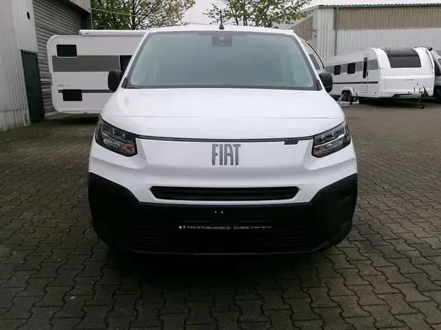 Neu Fiat Doblò Tech 110 PS (80 kW) 2026 Weiß Van / Kleinbus