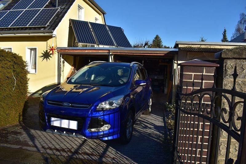 Blau Gebraucht 2016 Ford Kuga Individual SUV | 13.000 € (Guter Preis) - Bild 1/4