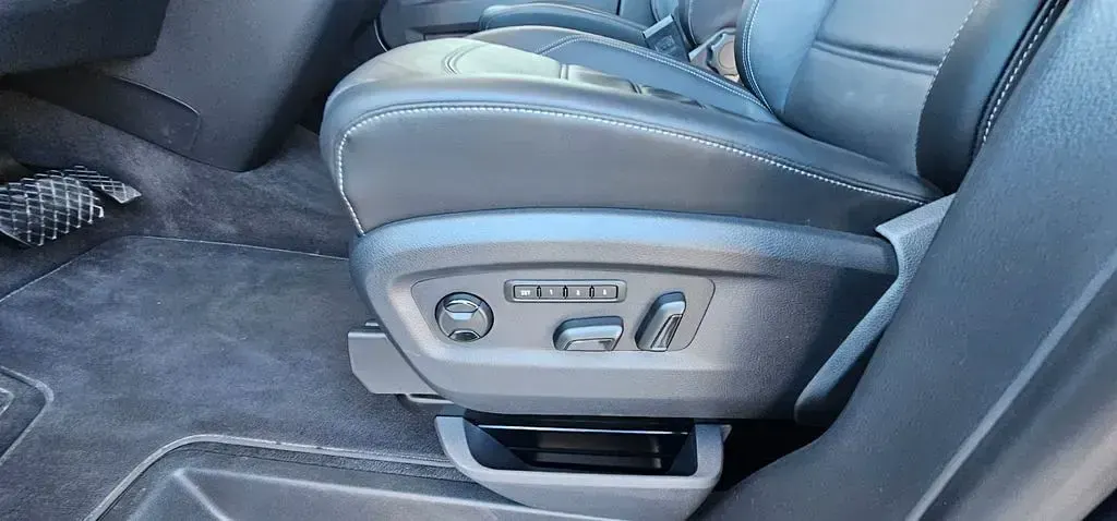 Gebraucht VW Multivan 204 PS (150 kW) 2023 Blau Van / Kleinbus