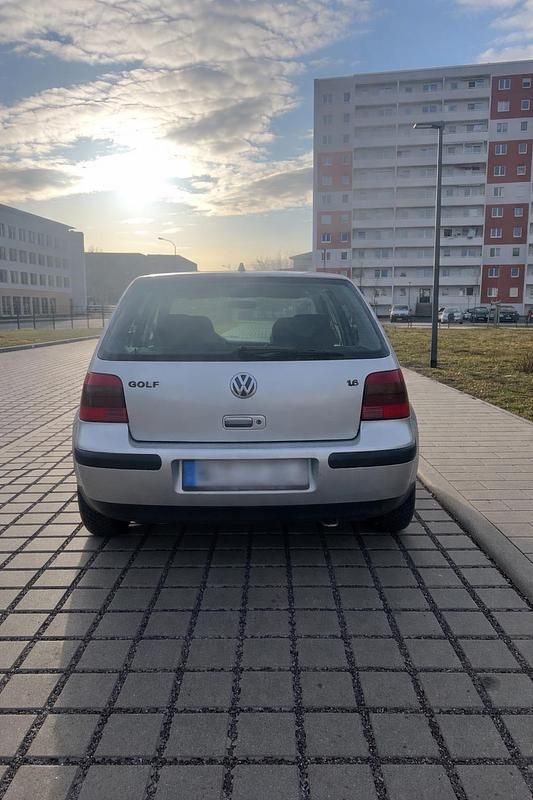 Gebraucht VW Golf IV 105 PS (77 kW) 2001 Silber Kleinwagen
